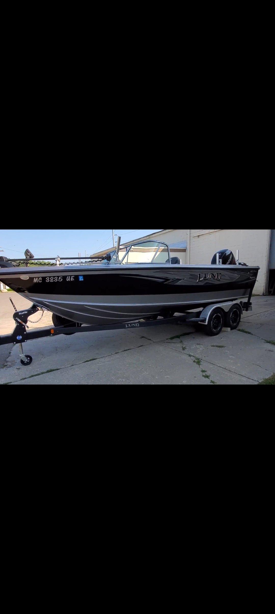 Nautique wake boat
